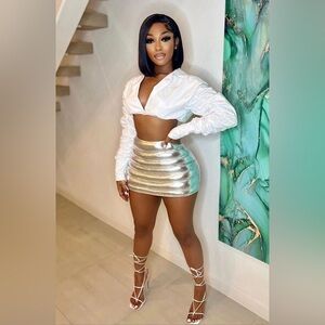 Silver puff skirt . Size S . New with tags!